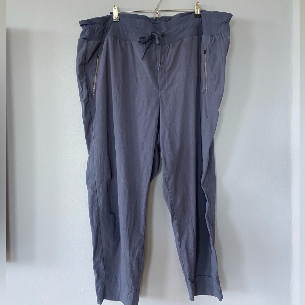 ๐SOLD Athleta Trekke North Jogger Pants in Midevil Violet Size 26 - Picture 3 of 8